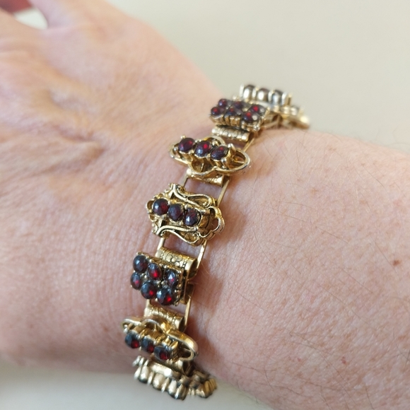 Jewelry - Ventage Gold and Red Bracelet